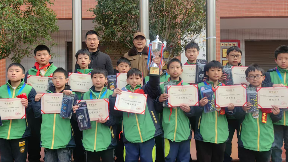 新突破！十一中附小战队在高坪区中小学篮球赛中取得亚军！